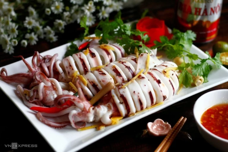 Lựa chọn luộc hay hấp mực tuyệt ngon ai cũng bối rối phải biết ngay