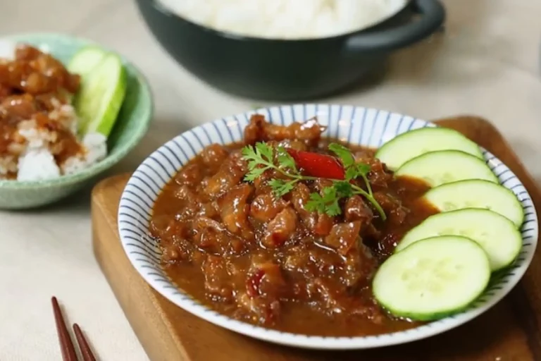 Cách làm mắm ruốc xào thịt sả ớt giữ vị đậm đà và mềm ngon