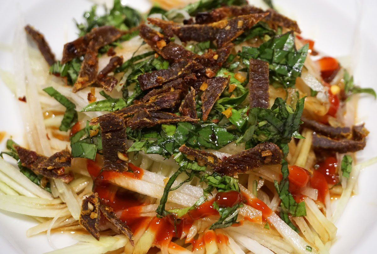 bò xông khói ăn với gì