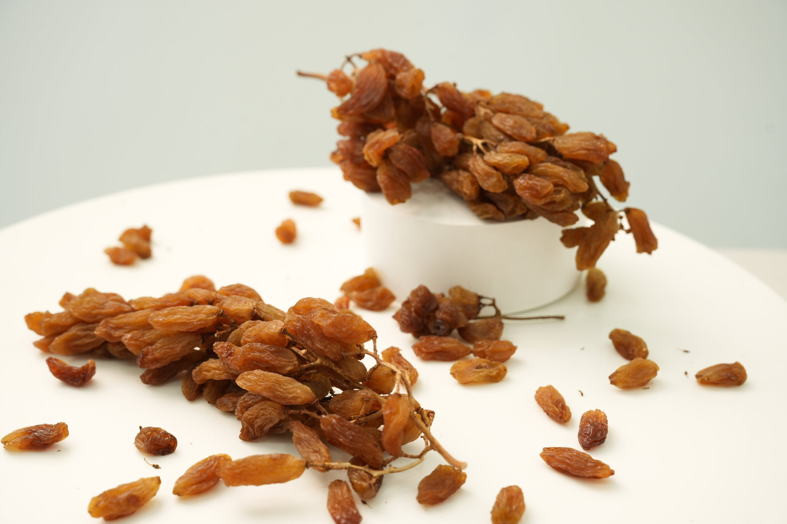 hộp nho khô nguyên cành